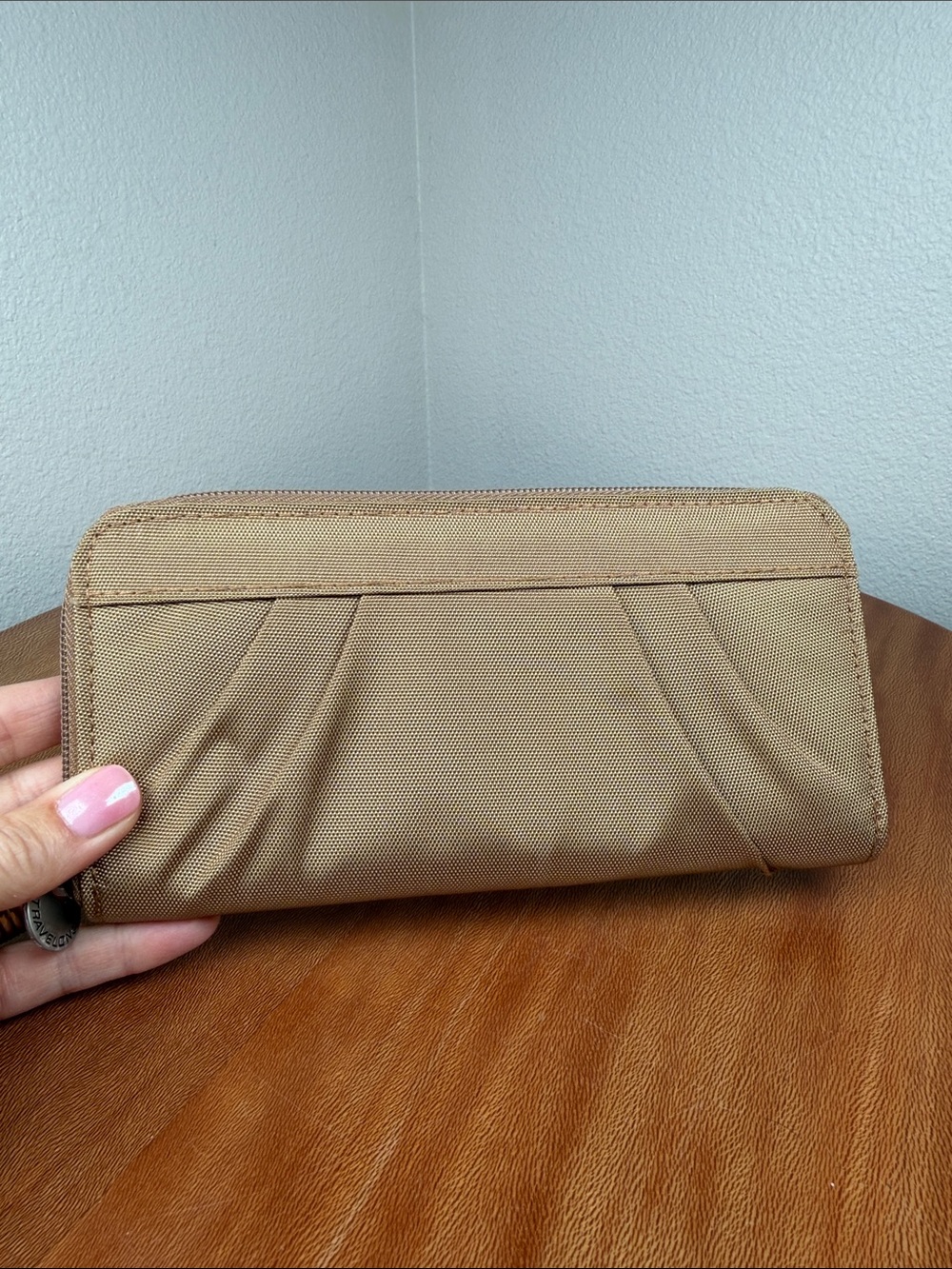NEW Travelon Traveling Safe ID RFID Blocking Wallet Tan/Orange